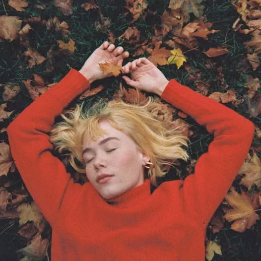 carátula de «we fell in love in october»